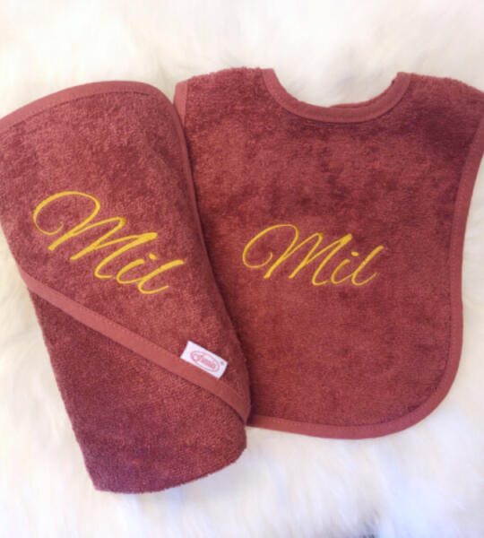 Baby geschenksetje 'Mil' – badcape en slab met naam